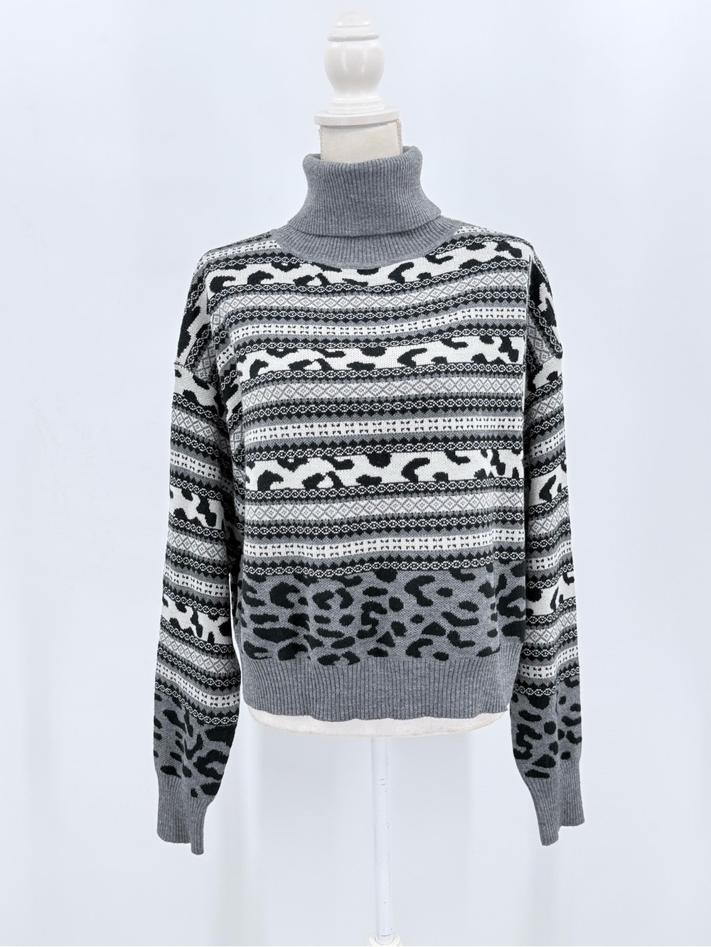 John + Jenn Fair Isle Leopard Turtleneck Sweater Women XL Gray Après Ski Y2K